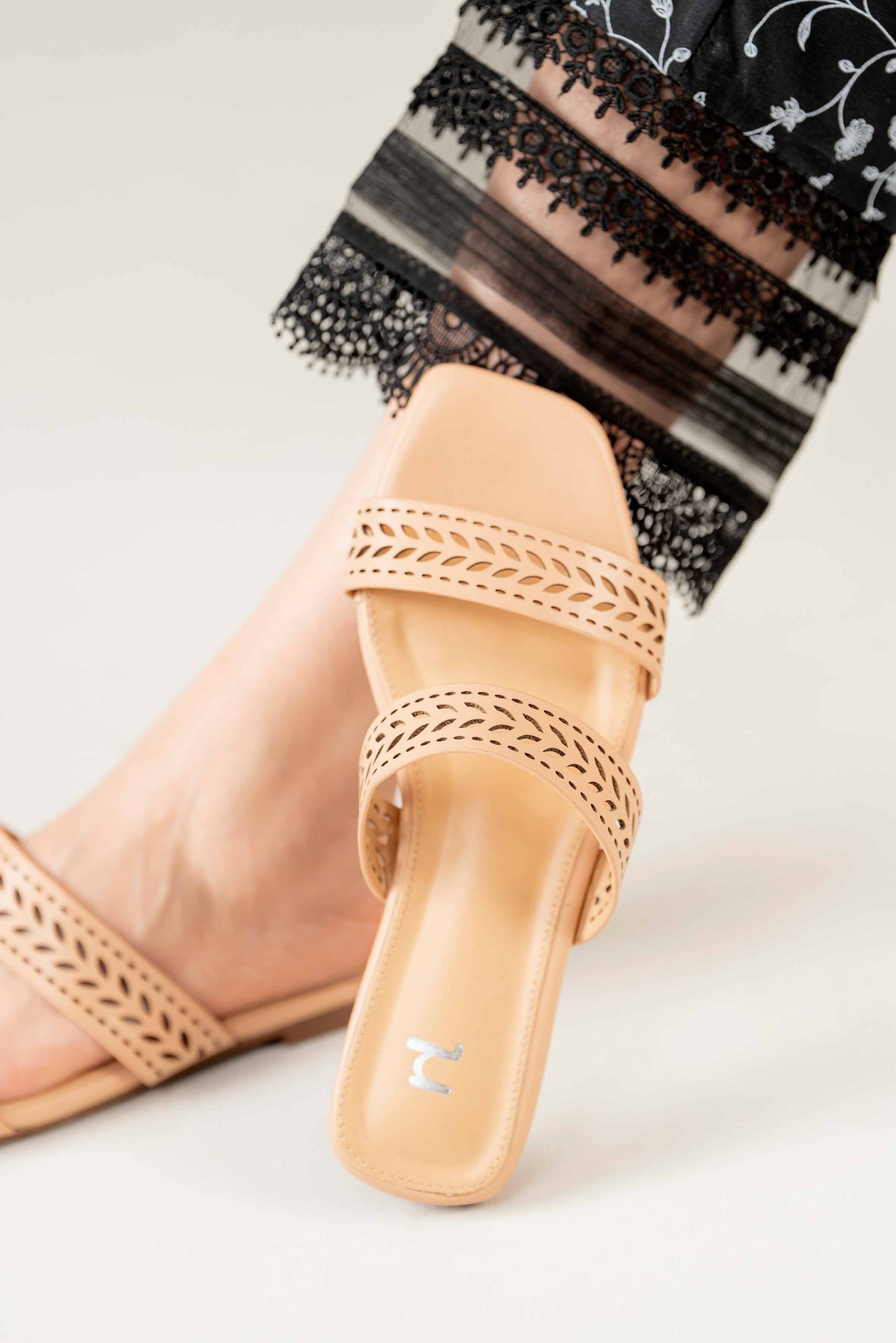 Beige Chappal-440772918