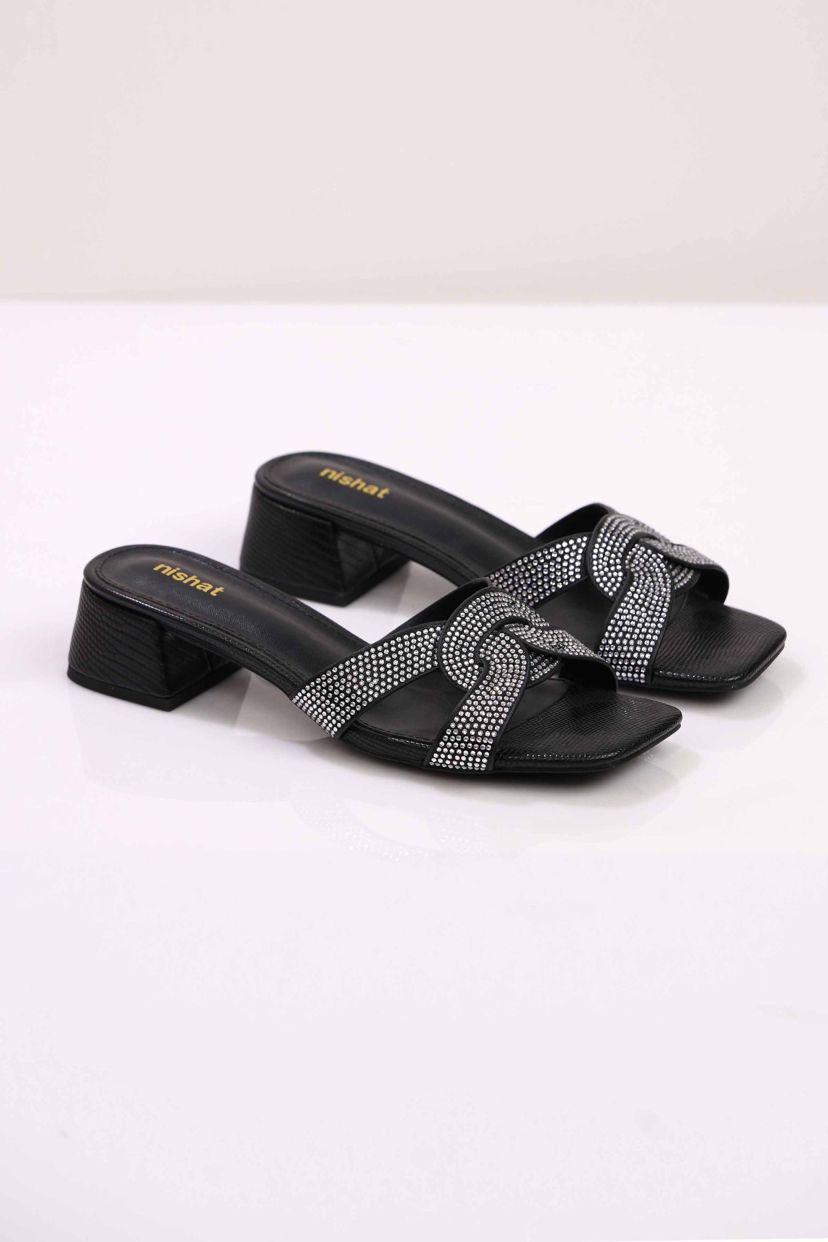 Black Wedge-443122903