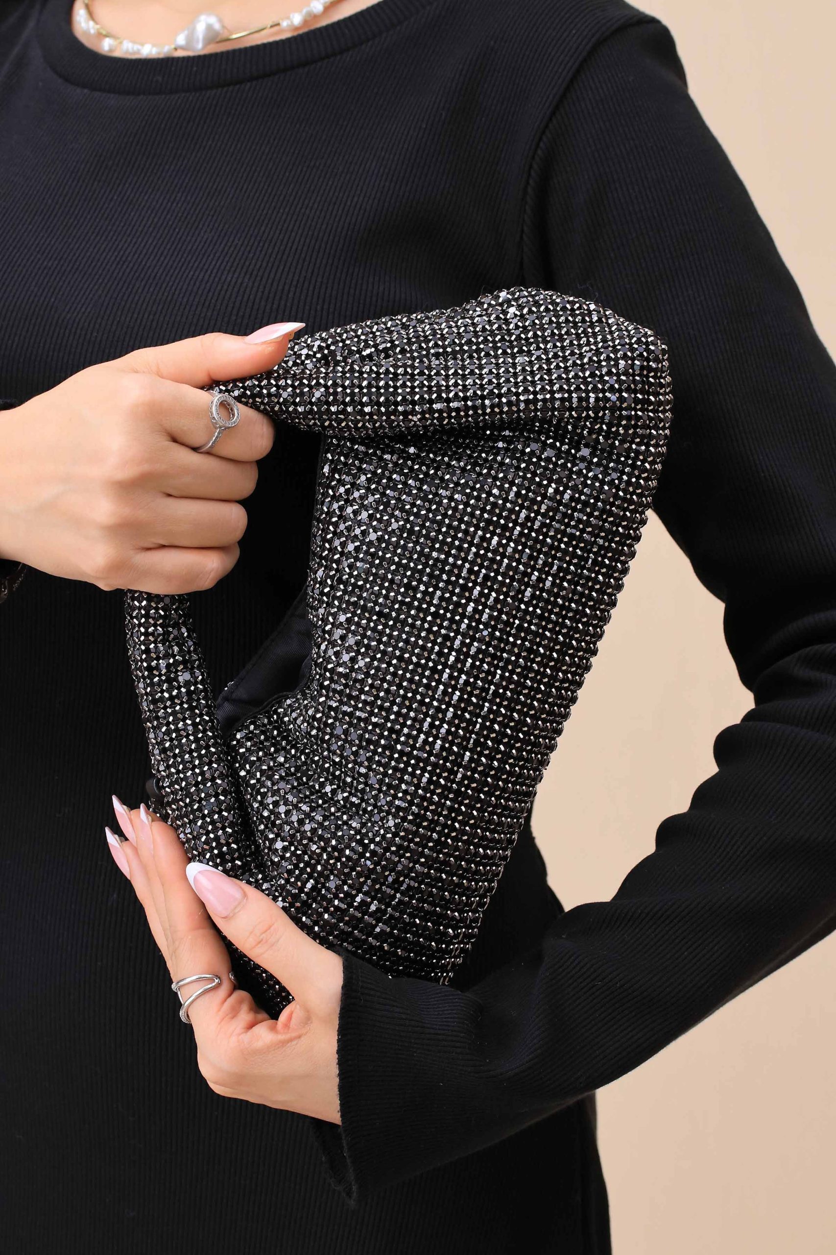 Black Clutch-444252103 - Image 4