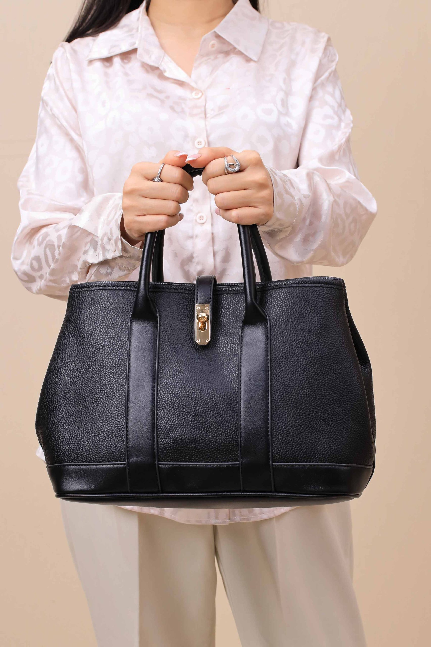 Black Shoulder Bag-444802103