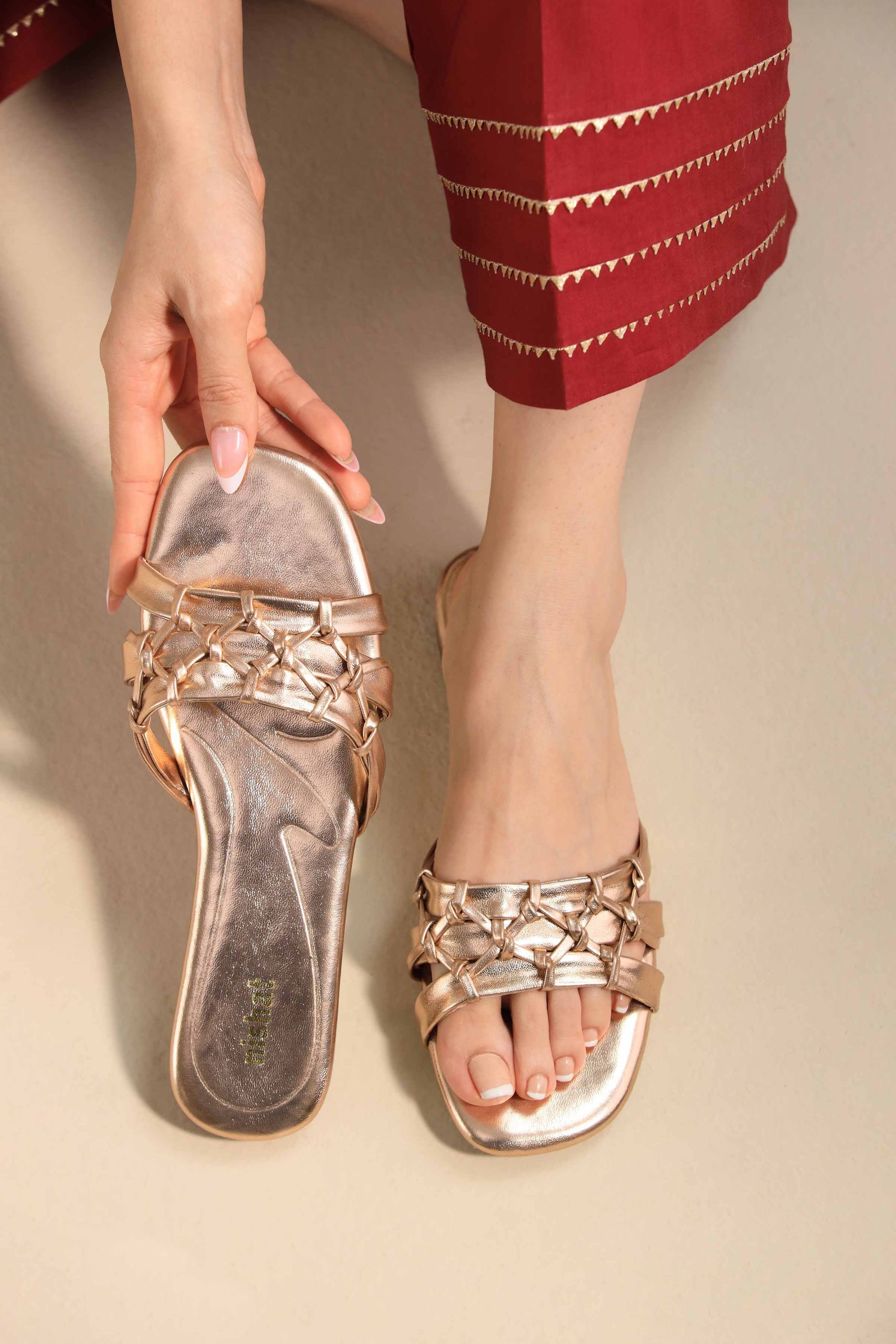 Champagne Chappal-445222916 - Image 2