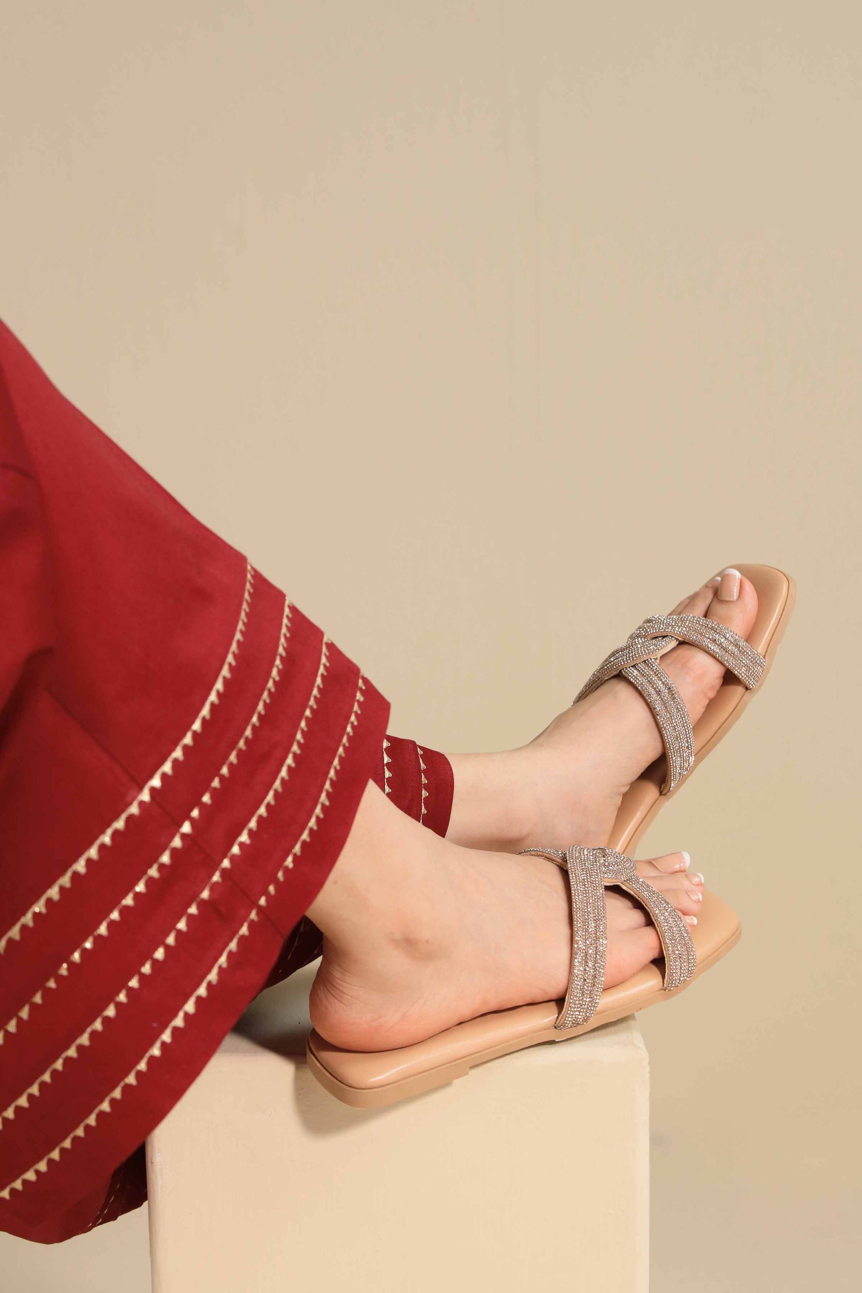 Champagne Chappal-445302916 - Image 2